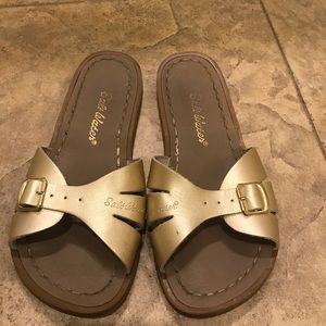 Salt Water sandals by HoyWay- Little Girls Size 1